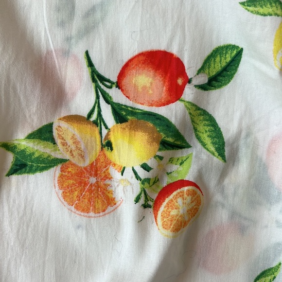 Cropped Button-Down Tank - Picture 4 of 5